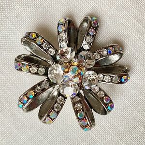 Vintage rhinestone brooch, 1.5 inches in diameter